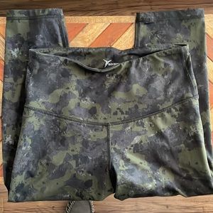 Old Navy Active Camo leggings